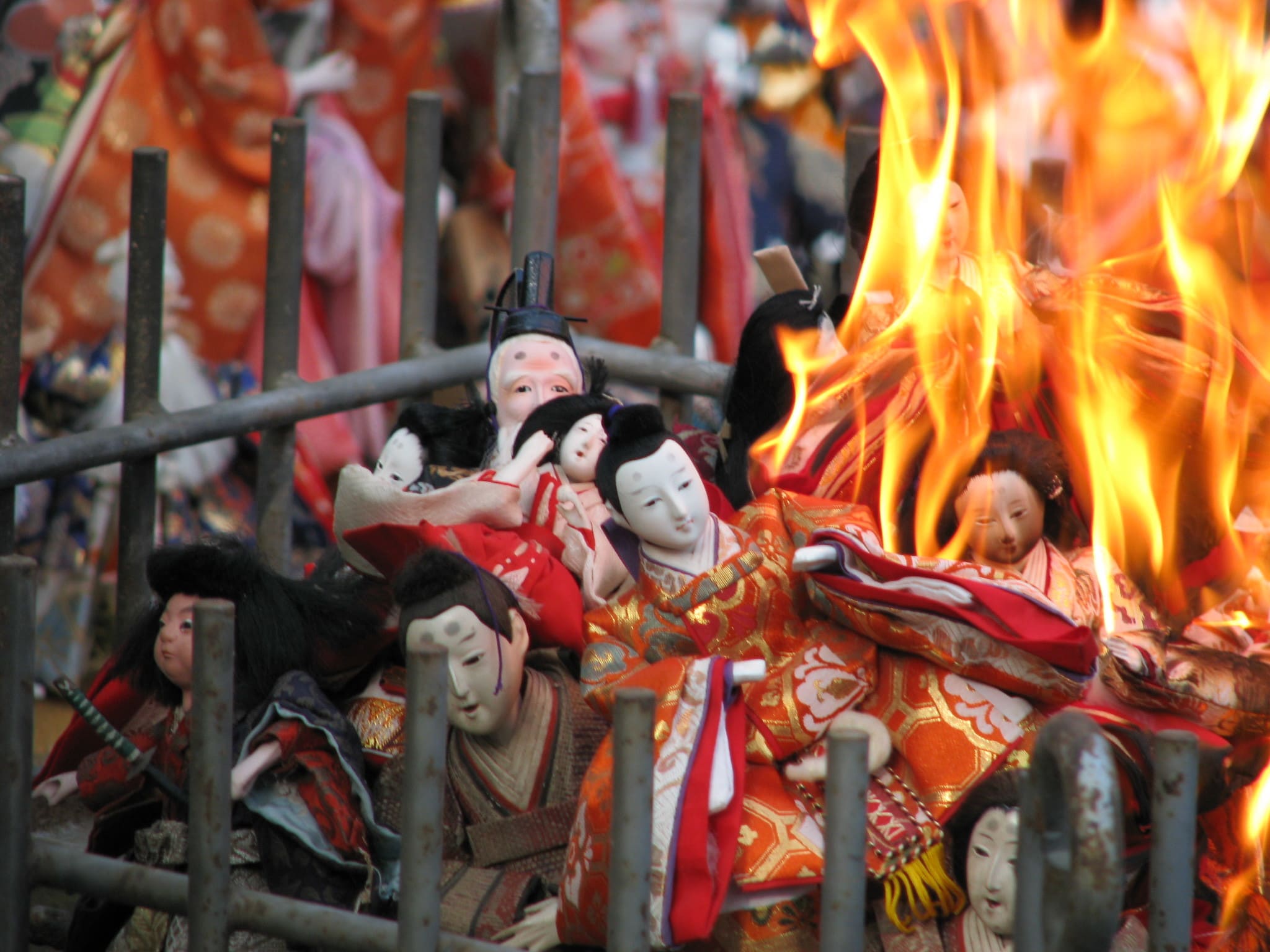 Kuyo, quemando las muñecas Hina del Hinamatsuri