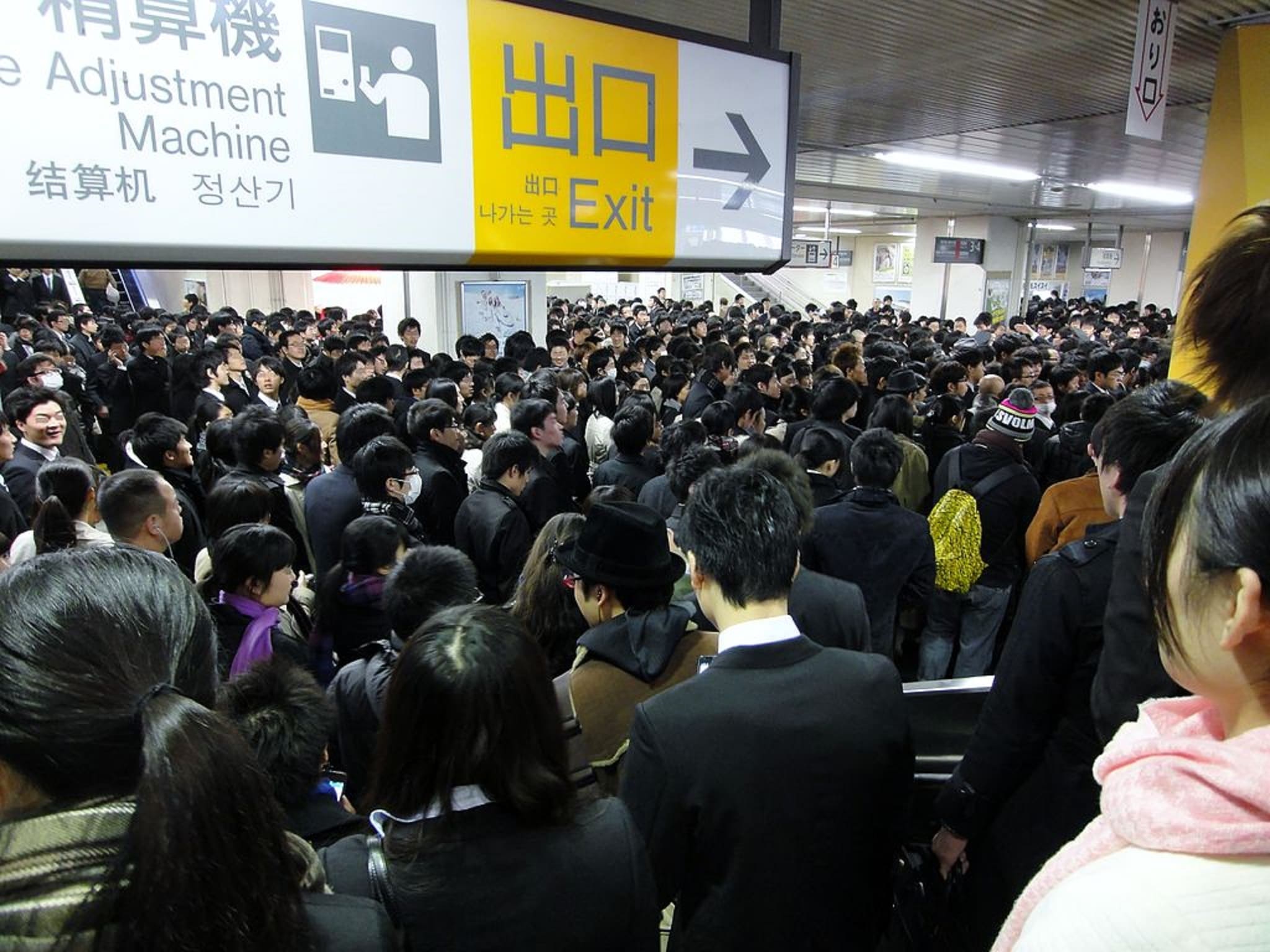 vida: La hora punta en los trenes de Japón